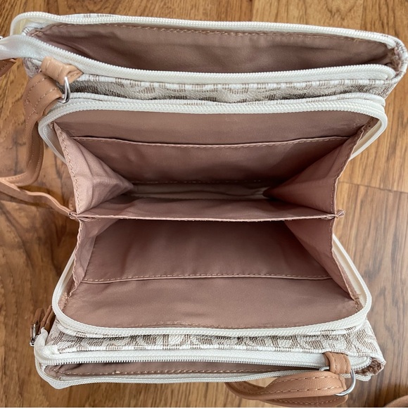 GIANI BERNINI Logo Cross Body Purse NWOT - Picture 4 of 8